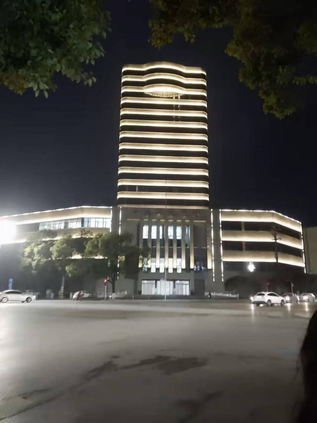 黄冈市中国银行大楼夜景灯光亮化效果图